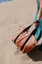 Kép betöltése a galériamegjelenítőbe: Desert Sand Weekender
